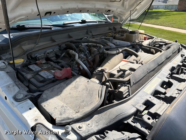 image for item OE9652 2013 Ford F350 Super Duty Crew Cab pickup truck cab and chassis