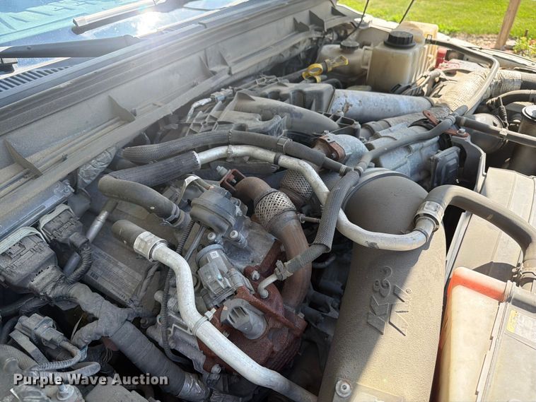 image for item OE9652 2013 Ford F350 Super Duty Crew Cab pickup truck cab and chassis