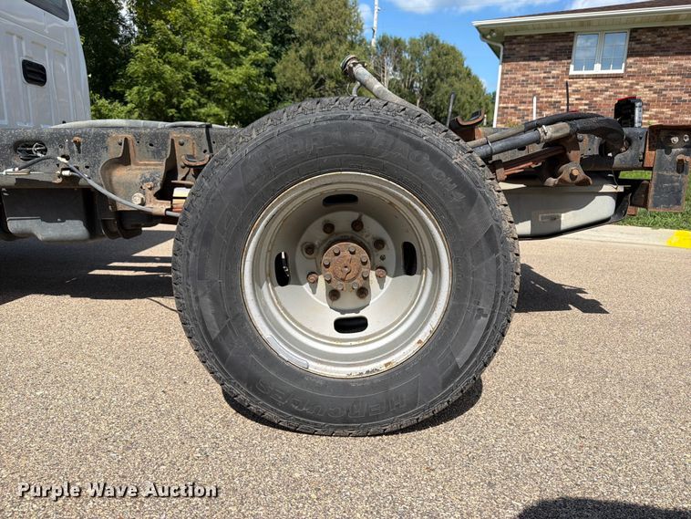 image for item OE9652 2013 Ford F350 Super Duty Crew Cab pickup truck cab and chassis