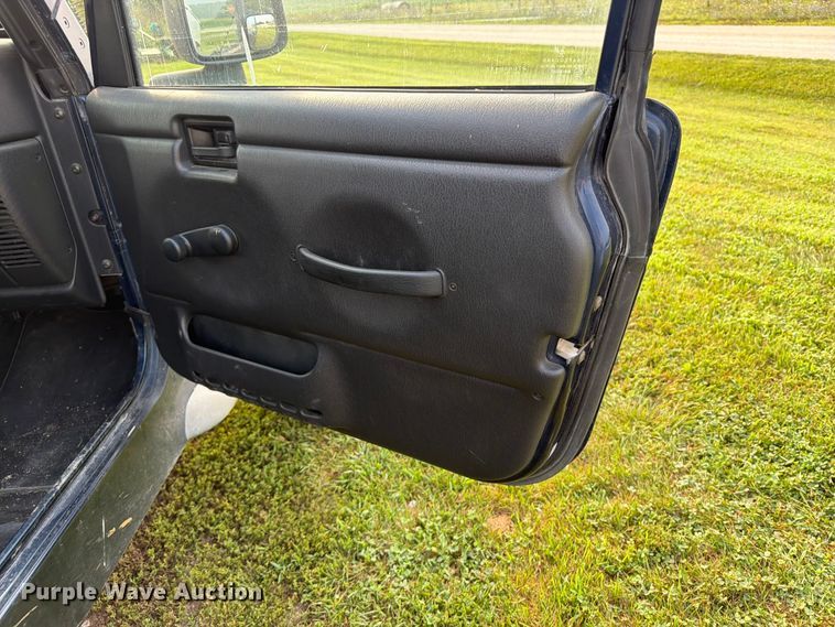 image for item OE9660 2003 Jeep Wrangler SUV