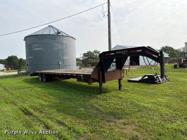 image for item OE9662 2013 Maxey Trailers Mfg equipment trailer