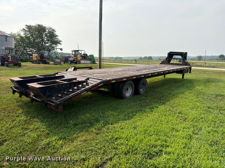 image for item OE9662 2013 Maxey Trailers Mfg equipment trailer