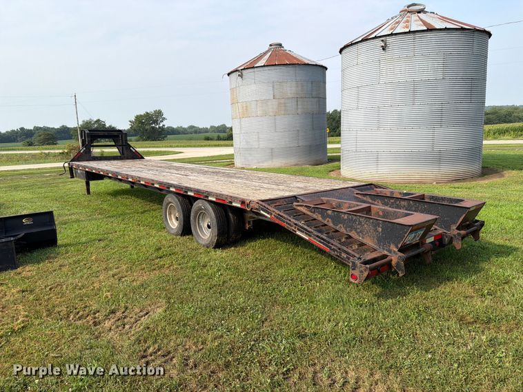 image for item OE9662 2013 Maxey Trailers Mfg equipment trailer