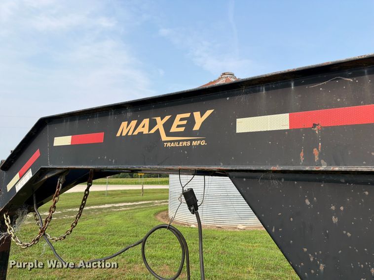 image for item OE9662 2013 Maxey Trailers Mfg equipment trailer