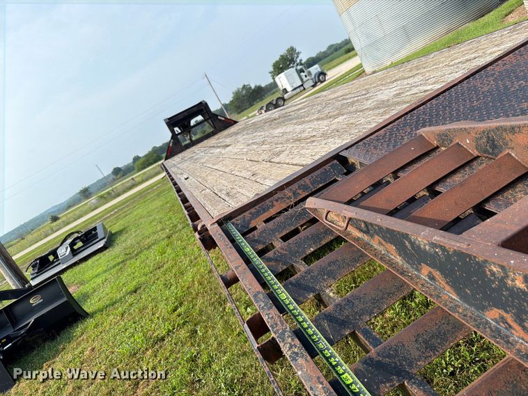 image for item OE9662 2013 Maxey Trailers Mfg equipment trailer