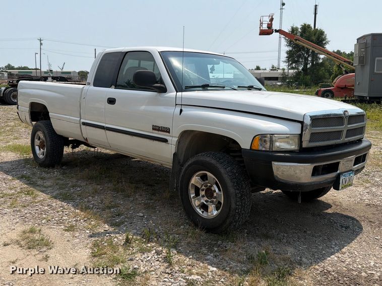 image for item OE9676 2001 Dodge Ram 2500 Ext. Cab pickup truck