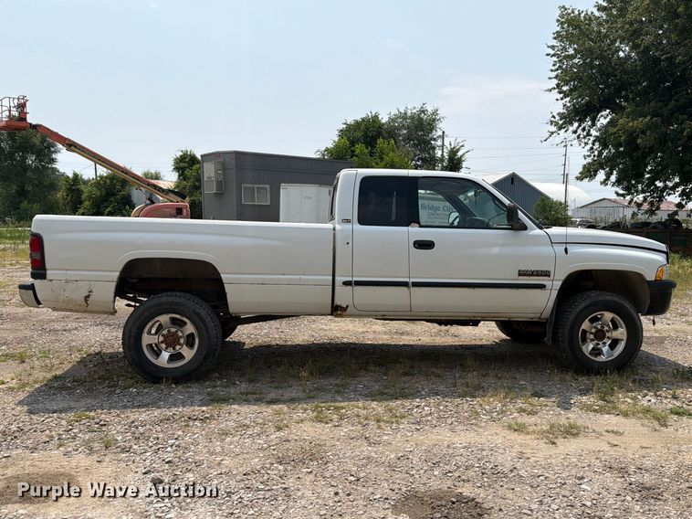 image for item OE9676 2001 Dodge Ram 2500 Ext. Cab pickup truck