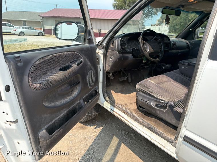 image for item OE9676 2001 Dodge Ram 2500 Ext. Cab pickup truck