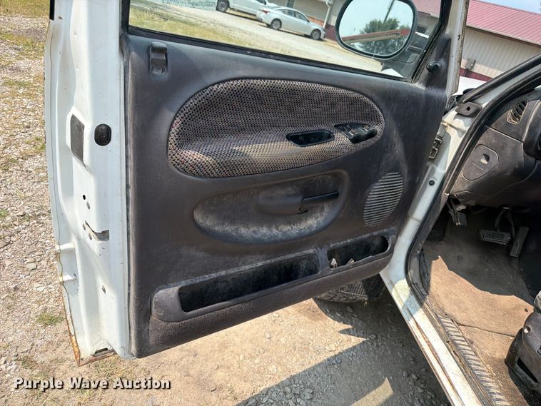 image for item OE9676 2001 Dodge Ram 2500 Ext. Cab pickup truck