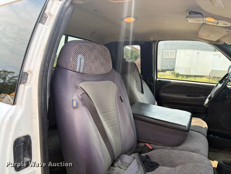 image for item OE9676 2001 Dodge Ram 2500 Ext. Cab pickup truck
