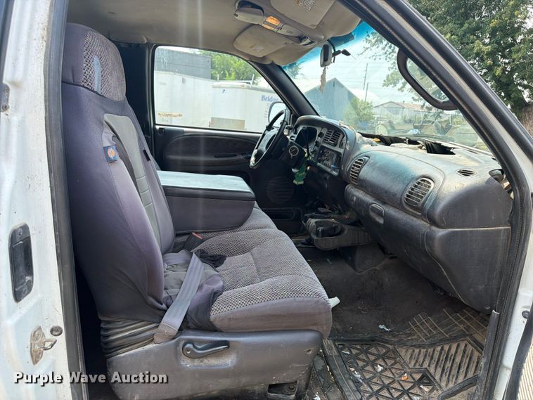 image for item OE9676 2001 Dodge Ram 2500 Ext. Cab pickup truck