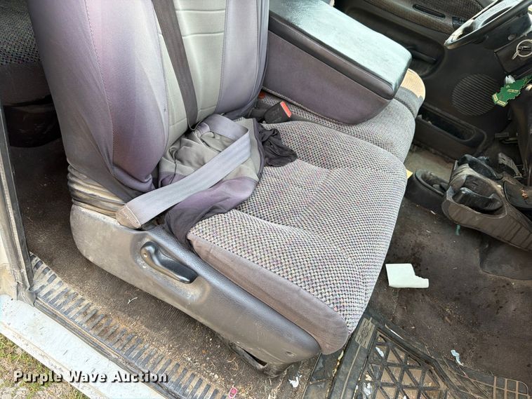 image for item OE9676 2001 Dodge Ram 2500 Ext. Cab pickup truck