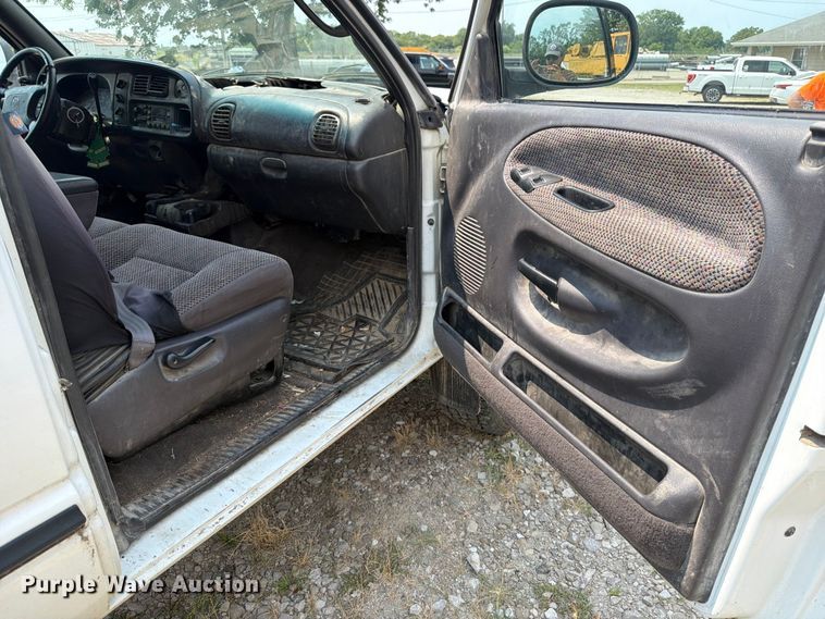 image for item OE9676 2001 Dodge Ram 2500 Ext. Cab pickup truck