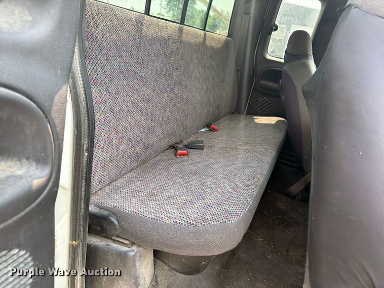 image for item OE9676 2001 Dodge Ram 2500 Ext. Cab pickup truck