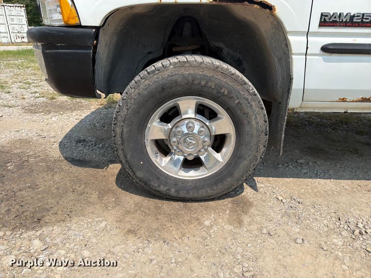 image for item OE9676 2001 Dodge Ram 2500 Ext. Cab pickup truck