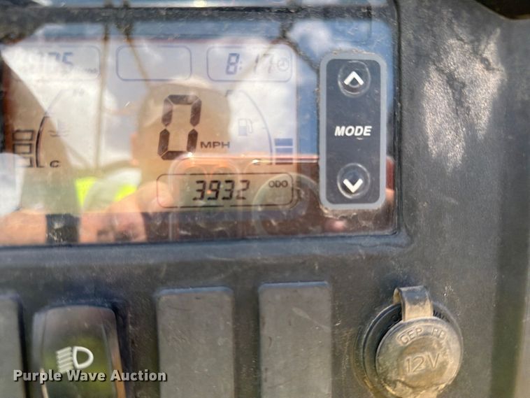 image for item YA3434 2014 John Deere 855D utility vehicle