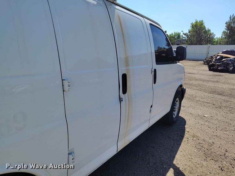 image for item YA3616 2015 GMC Savana 2500 van
