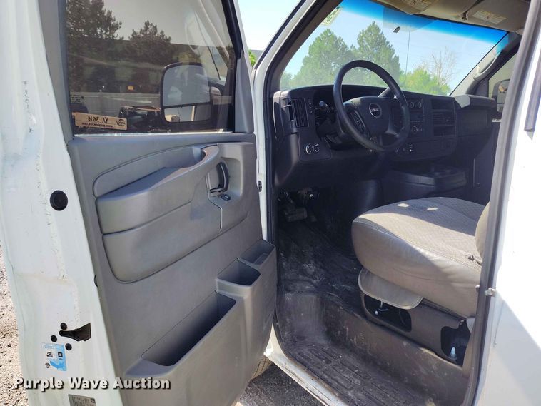 image for item YA3616 2015 GMC Savana 2500 van