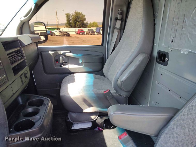 image for item YA3616 2015 GMC Savana 2500 van