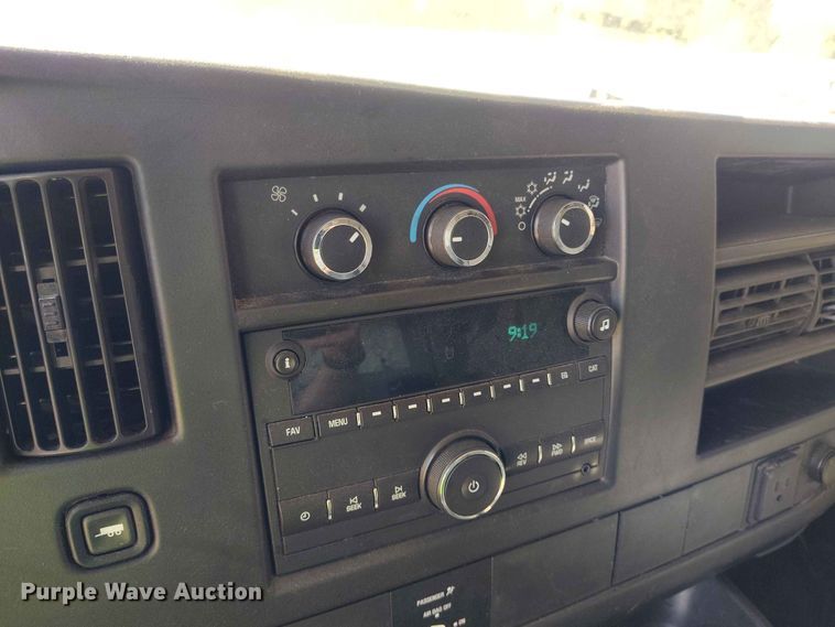 image for item YA3616 2015 GMC Savana 2500 van