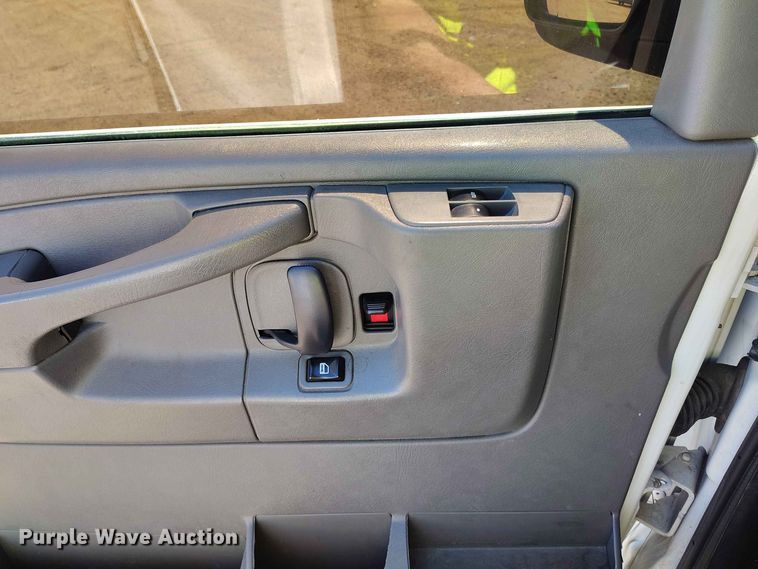 image for item YA3616 2015 GMC Savana 2500 van