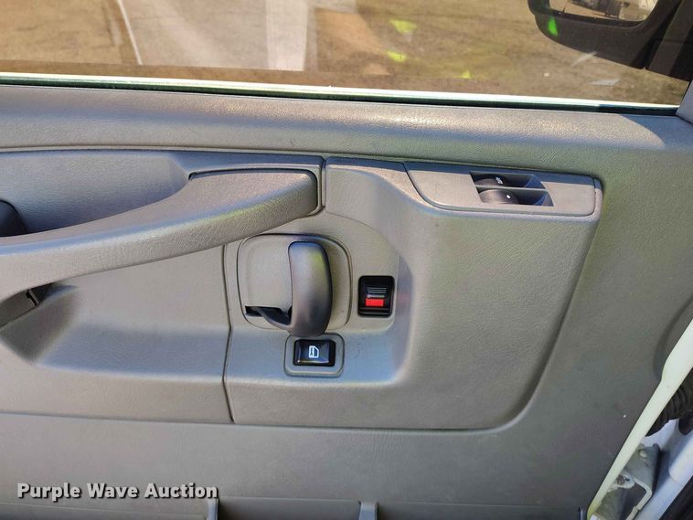 image for item YA3616 2015 GMC Savana 2500 van