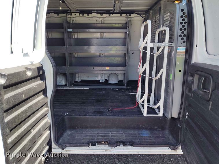 image for item YA3616 2015 GMC Savana 2500 van