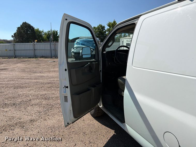 image for item YA3617 2018 GMC Savana 2500 van
