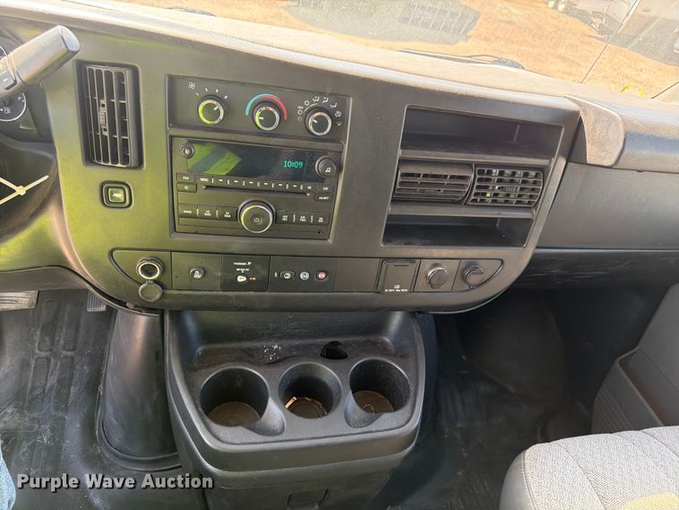 image for item YA3617 2018 GMC Savana 2500 van