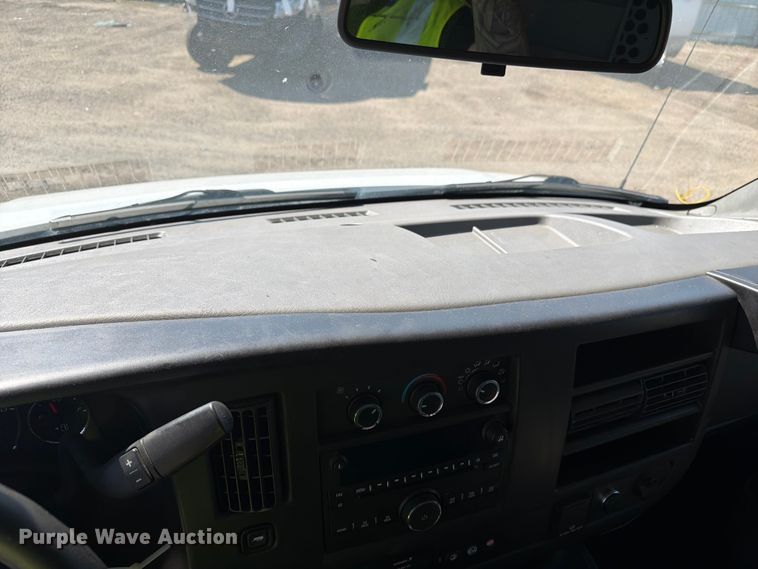 image for item YA3617 2018 GMC Savana 2500 van