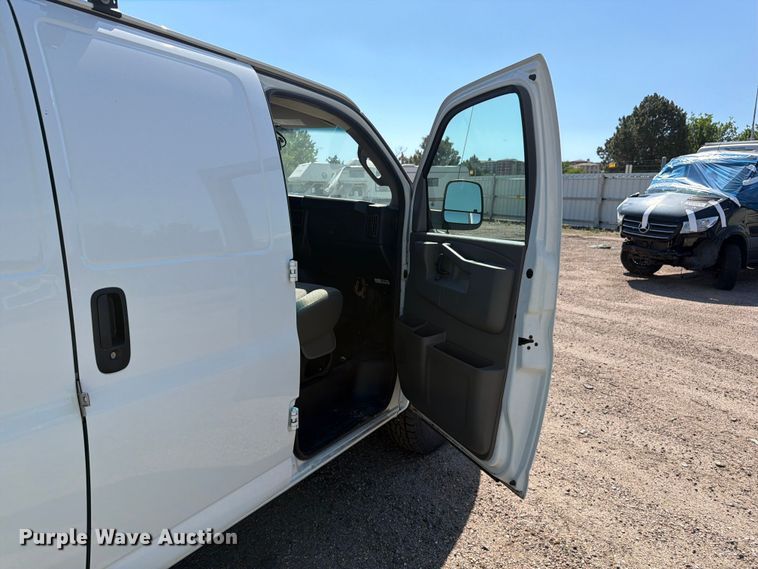 image for item YA3617 2018 GMC Savana 2500 van