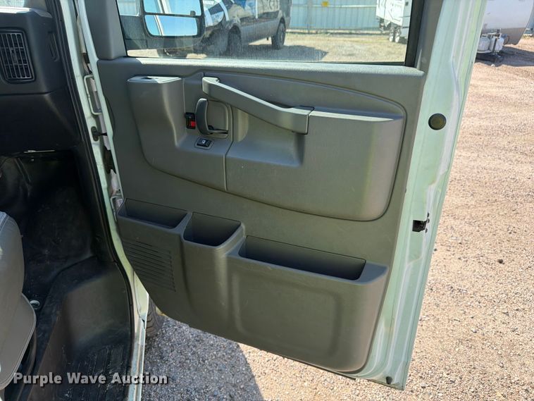 image for item YA3617 2018 GMC Savana 2500 van