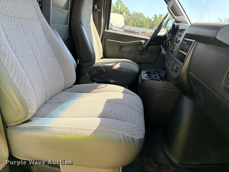 image for item YA3617 2018 GMC Savana 2500 van