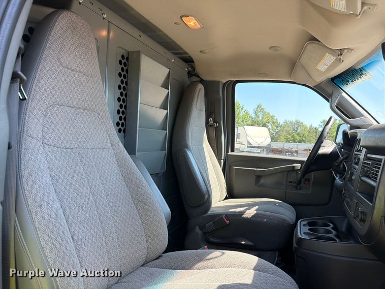 image for item YA3617 2018 GMC Savana 2500 van