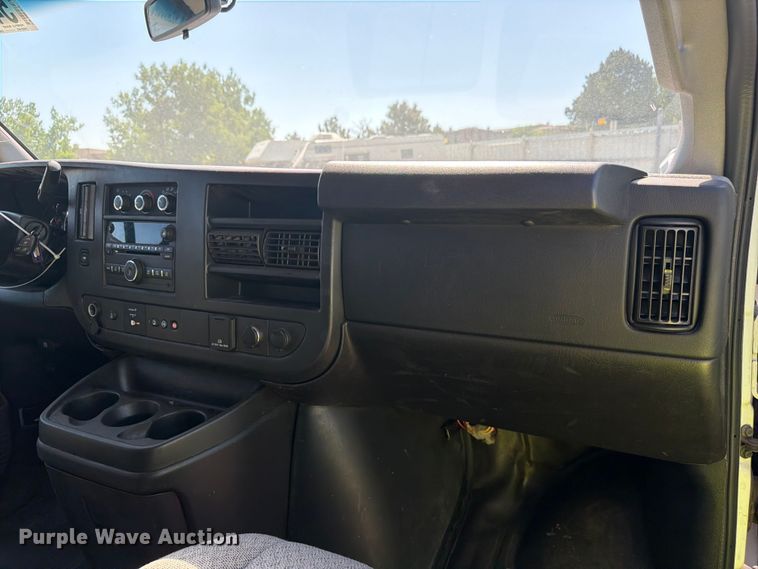 image for item YA3617 2018 GMC Savana 2500 van