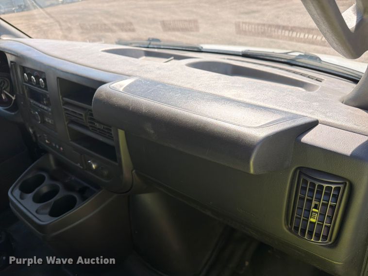 image for item YA3617 2018 GMC Savana 2500 van