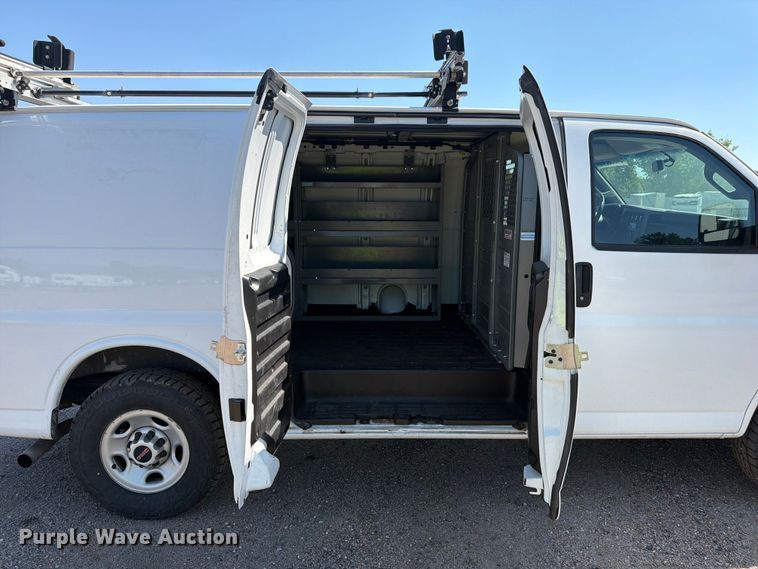 image for item YA3617 2018 GMC Savana 2500 van