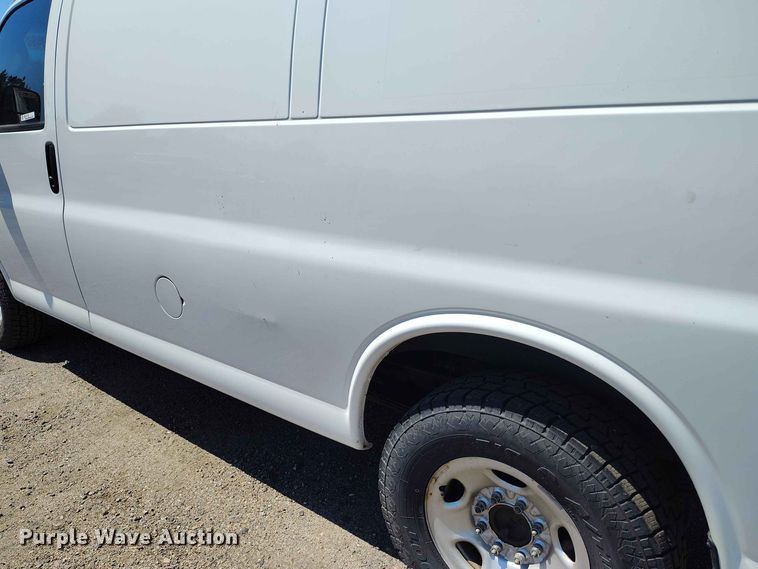 image for item YA3618 2020 GMC Savana 2500 van