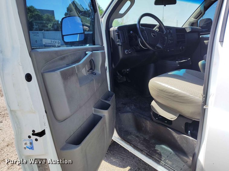 image for item YA3618 2020 GMC Savana 2500 van