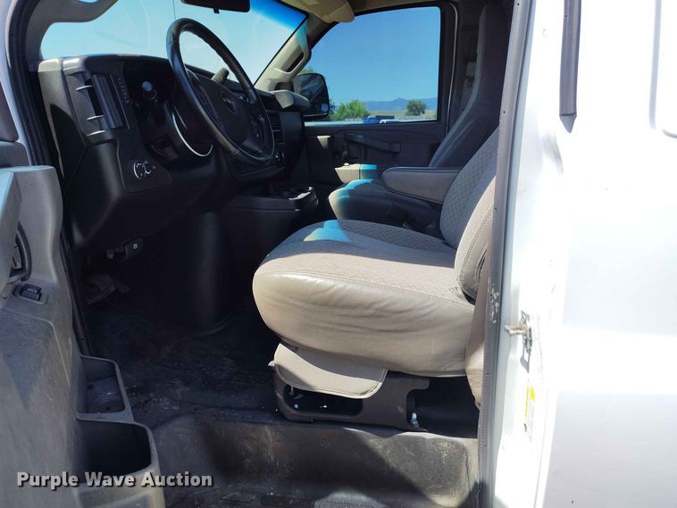 image for item YA3618 2020 GMC Savana 2500 van