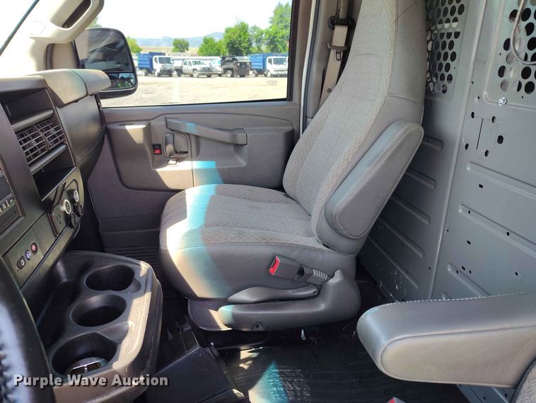 image for item YA3618 2020 GMC Savana 2500 van