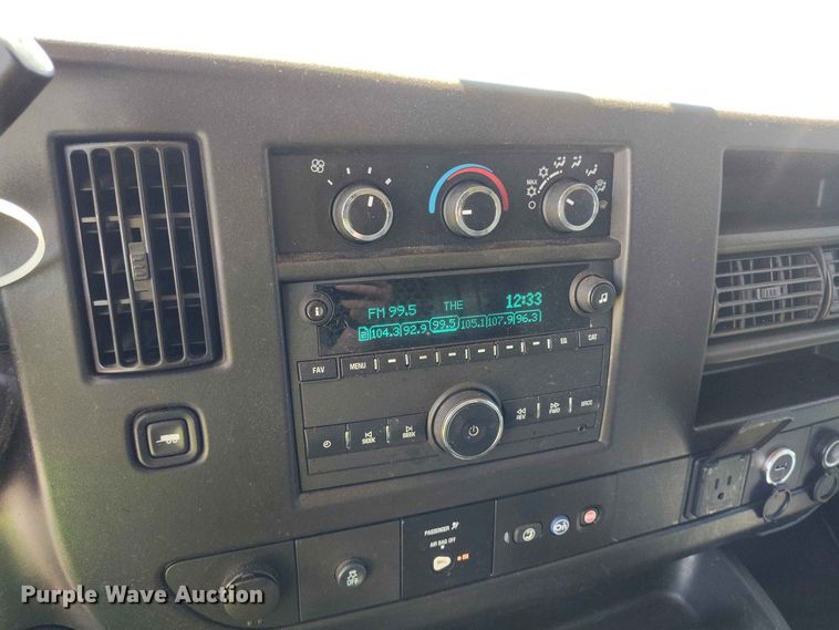 image for item YA3618 2020 GMC Savana 2500 van