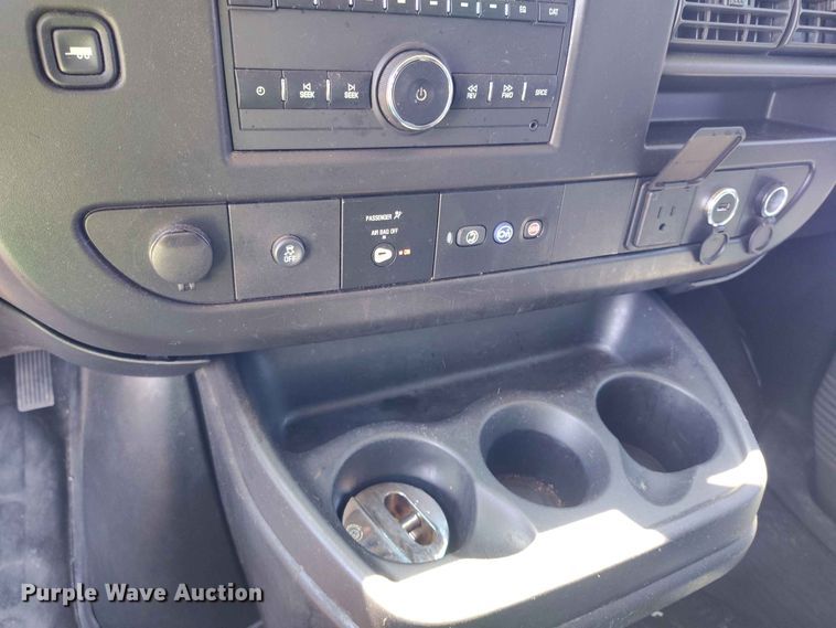 image for item YA3618 2020 GMC Savana 2500 van