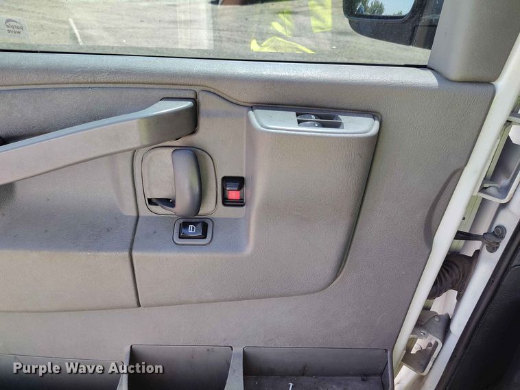 image for item YA3618 2020 GMC Savana 2500 van