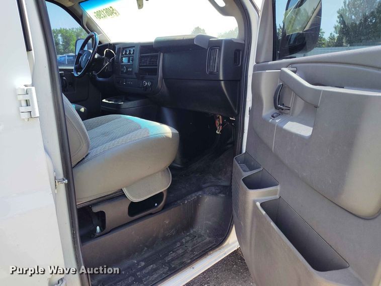 image for item YA3618 2020 GMC Savana 2500 van