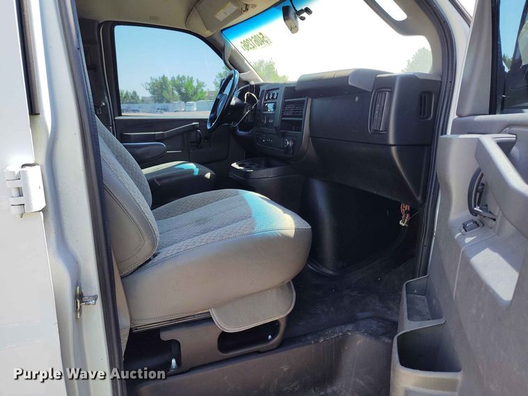 image for item YA3618 2020 GMC Savana 2500 van