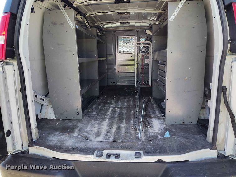 image for item YA3618 2020 GMC Savana 2500 van