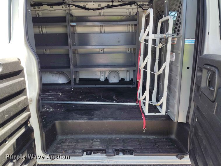 image for item YA3618 2020 GMC Savana 2500 van