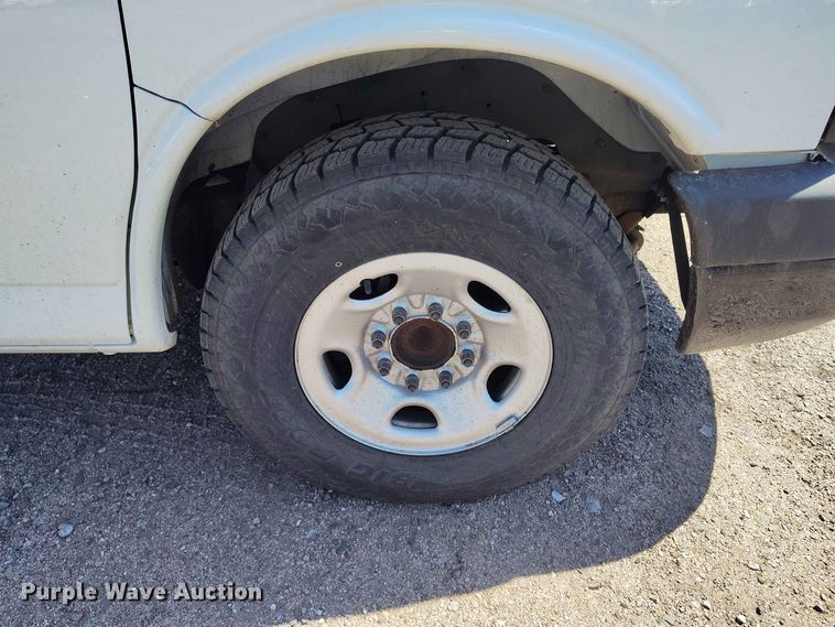 image for item YA3618 2020 GMC Savana 2500 van