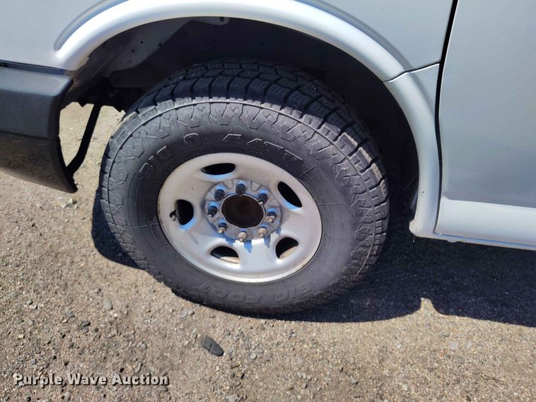 image for item YA3618 2020 GMC Savana 2500 van
